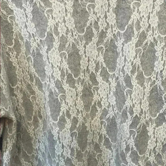 🛍 3 for $20 BOBEAU Women’s Lace Covered Shirt - Picture 2 of 4